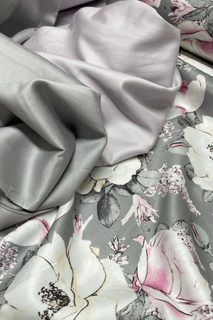 Сатин Ванільні троянди на сірому фоні